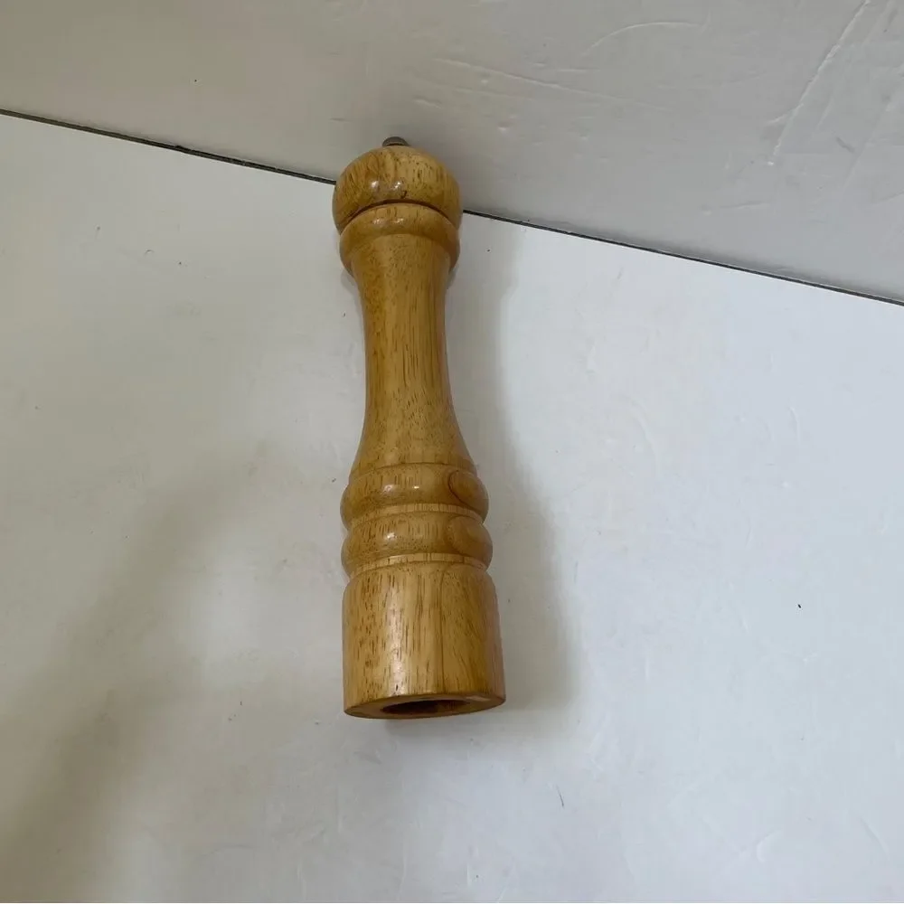 VINTAGE CHEF SPECIAL WOODEN PEPPER‎ MILL